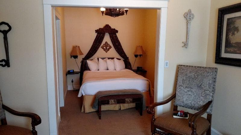 Ye Olde English Inn 5