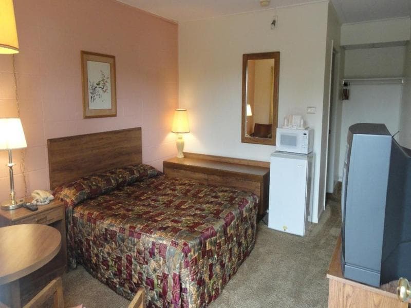 Attican Motel 4