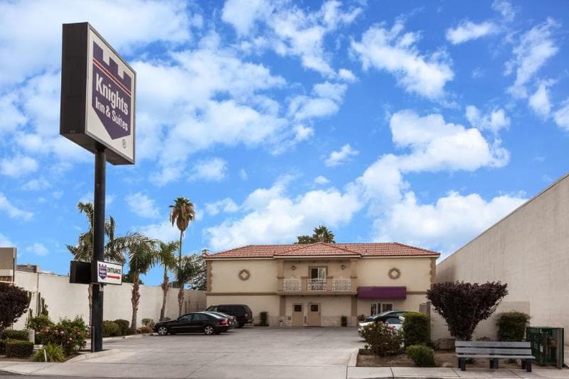 Howard Johnson By Wyndham Bakersfield 3
