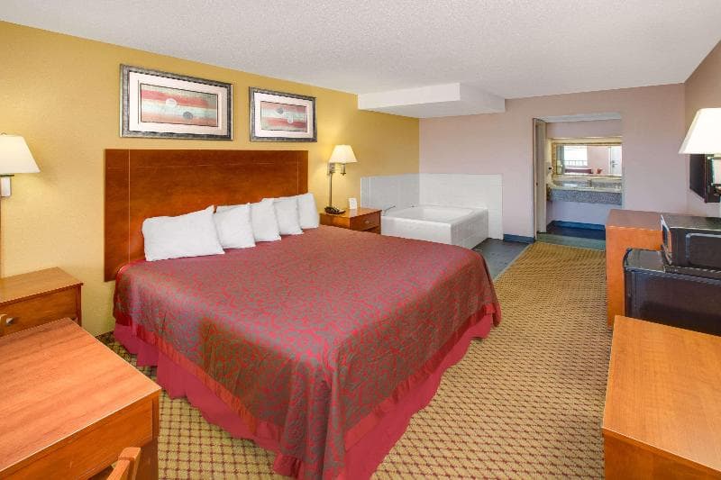 Days Inn By Wyndham Gulfport 3