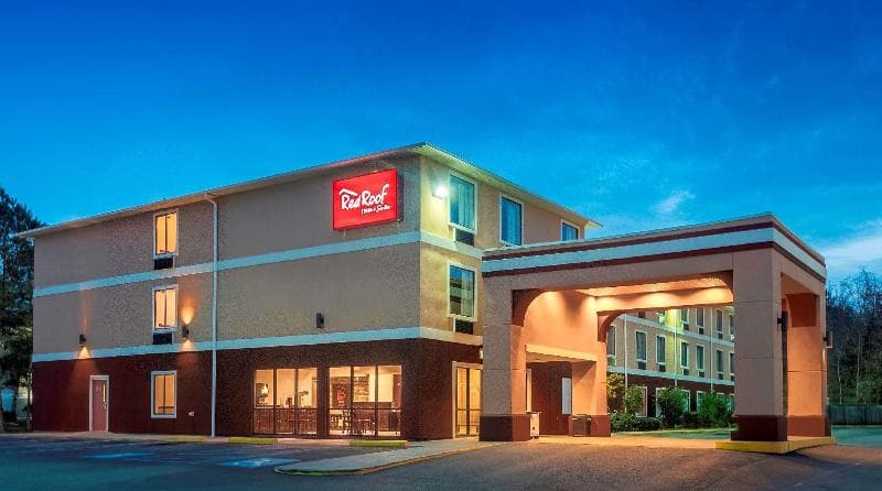 Red Roof Inn & Suites Biloxi 5