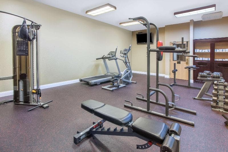 Hawthorn Suites by Wyndham Bloomington 3