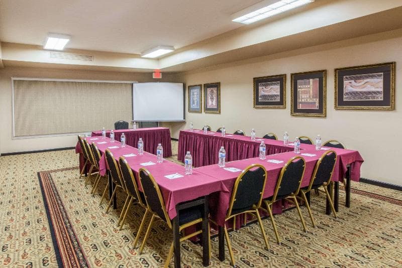 Hawthorn Suites by Wyndham Bloomington photo 1