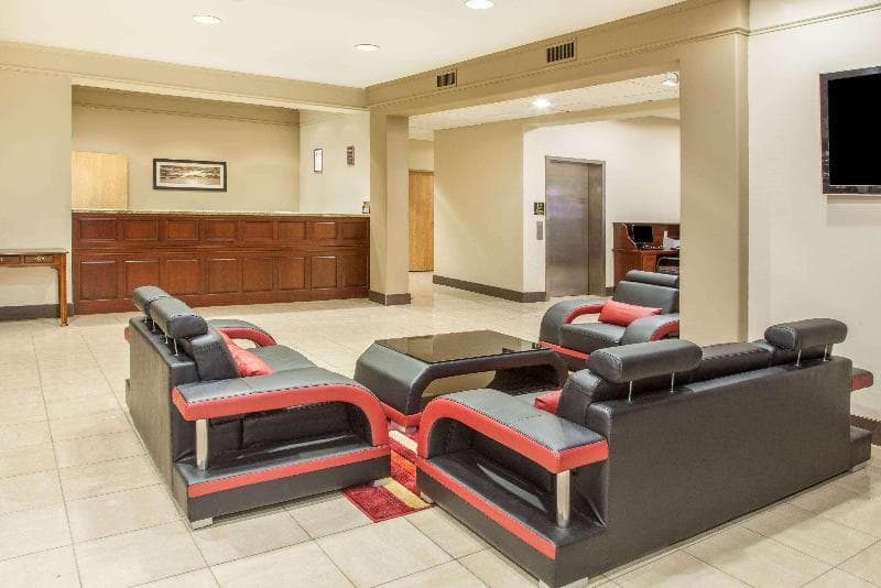 Hawthorn Suites by Wyndham Bloomington 5