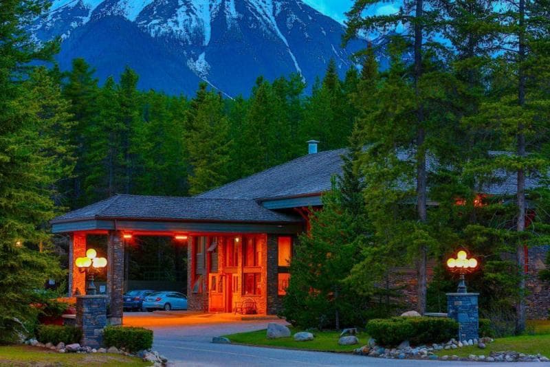 Mountaineer Lodge 3