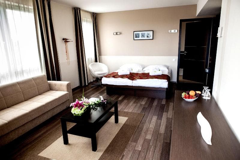 Ce Plaza Hotel 5