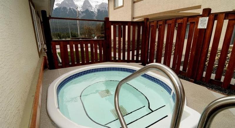 Banff Boundary Lodge main