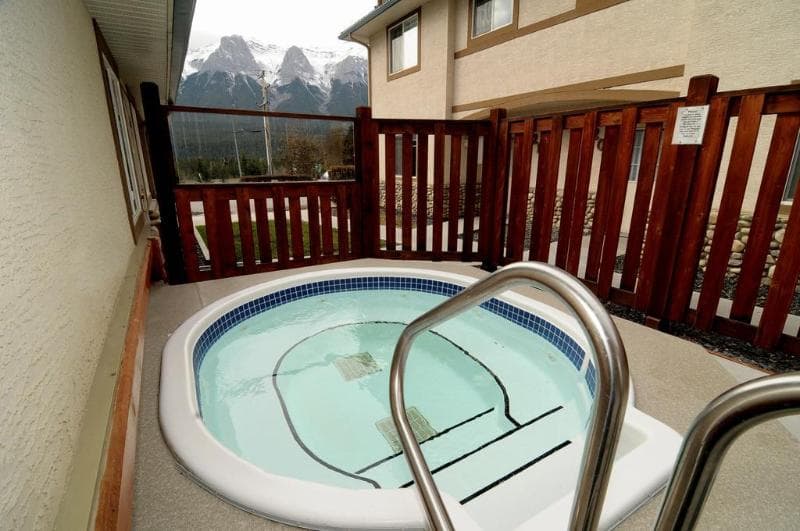 Banff Boundary Lodge 3