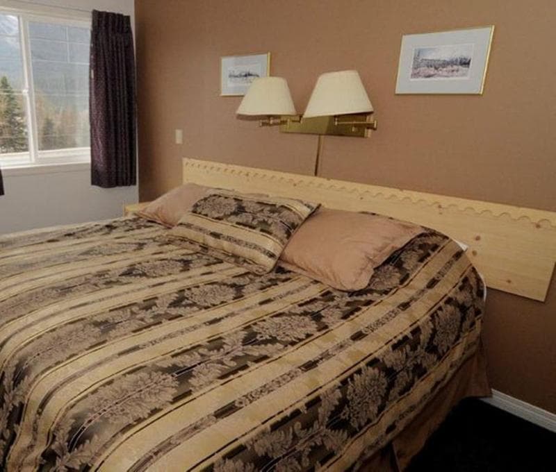Banff Boundary Lodge 4