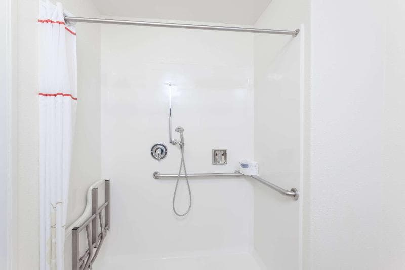 Hawthorn Suites by Wyndham Victorville 5