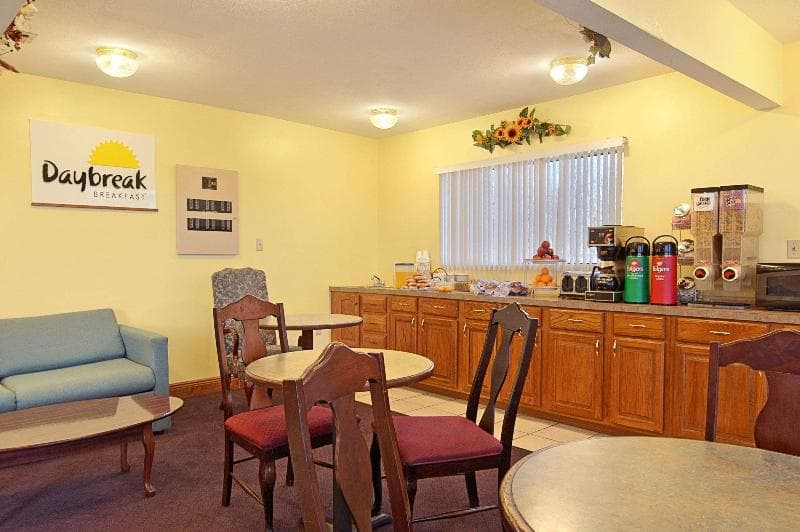 Days Inn by Wyndham Ocean Springs 2
