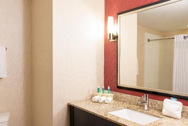 Holiday Inn Express & Suites - New Philadelphia photo 1