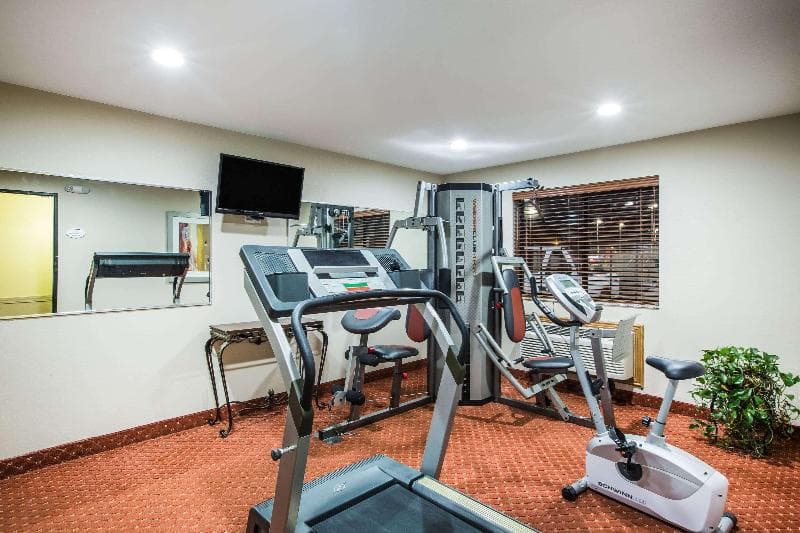 Baymont By Wyndham Cedar Rapids 2