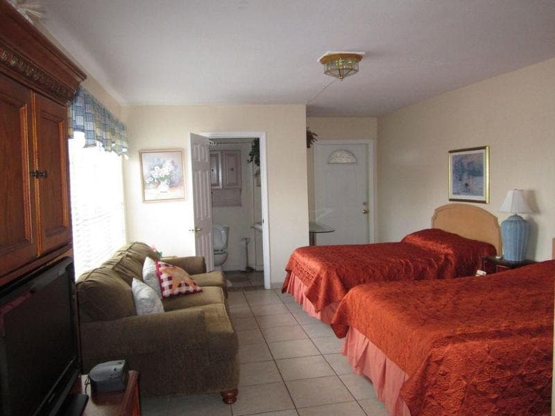 Sands Point Motel main