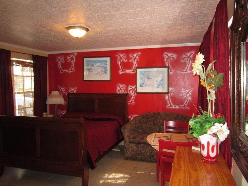 Sands Point Motel 4