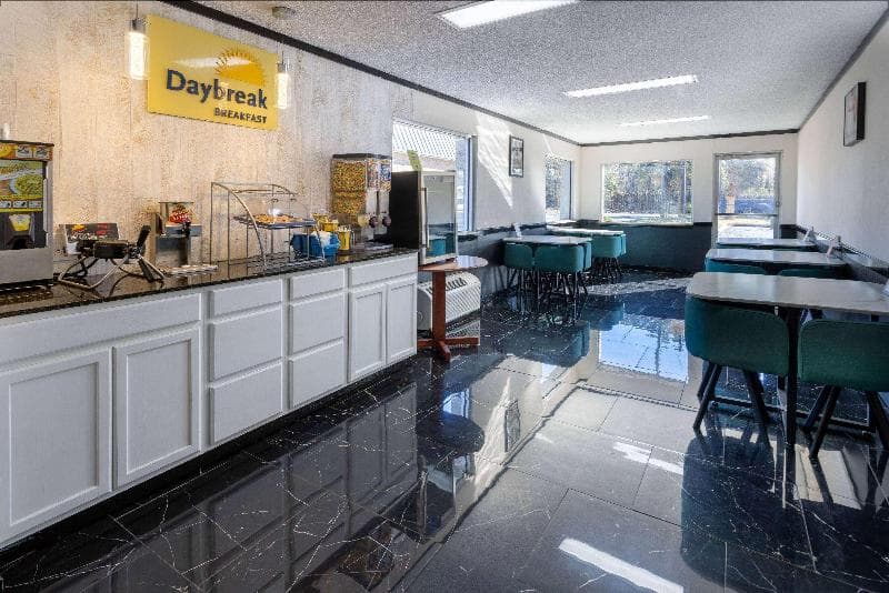 Days Inn By Wyndham Columbia 4