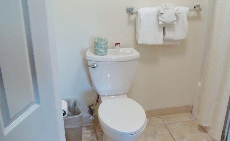 Flagship Inn & Suites 5