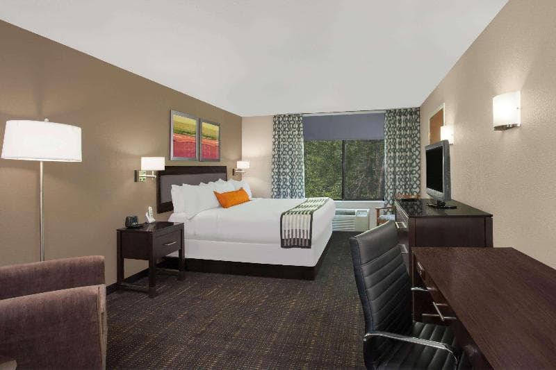 Wingate by Wyndham Columbia photo 1