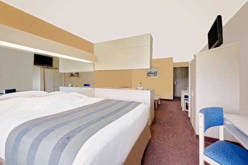 Microtel Inn & Suites By Wyndham Joplin 4