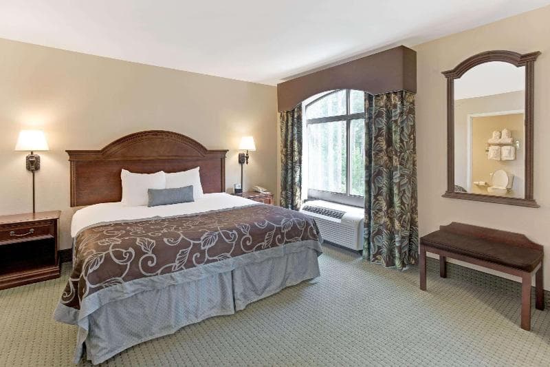 Wingate by Wyndham Charleston University Boulevard 2