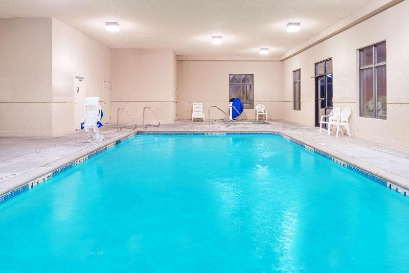 Super 8 by Wyndham Columbia East 5