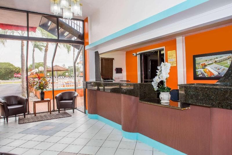 Howard Johnson by Wyndham Clearwater 4