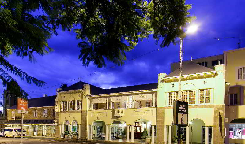 Queen's Hotel 4