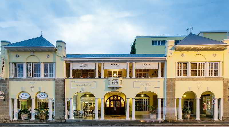 Queen's Hotel 3