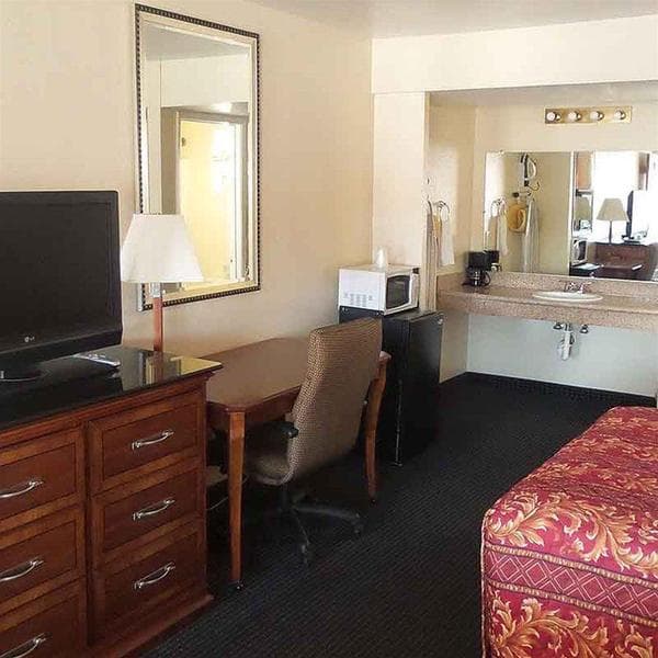 Holiday Motel Oakdale 2