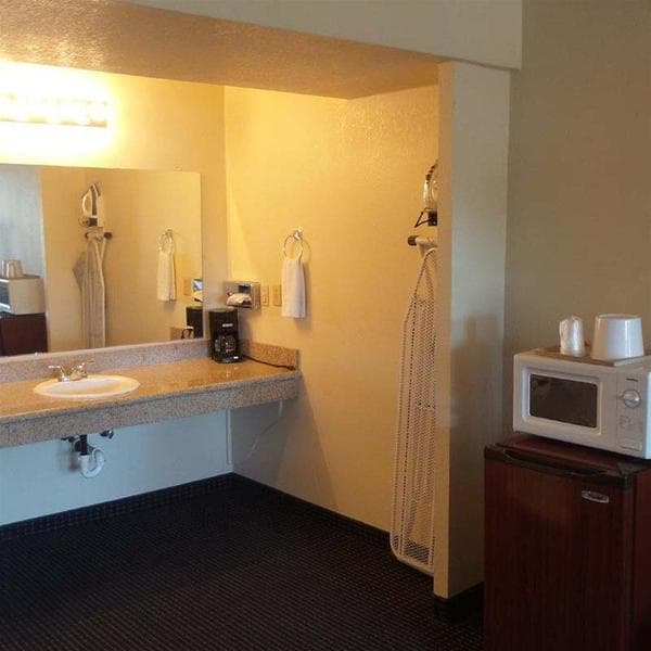 Holiday Motel Oakdale 3