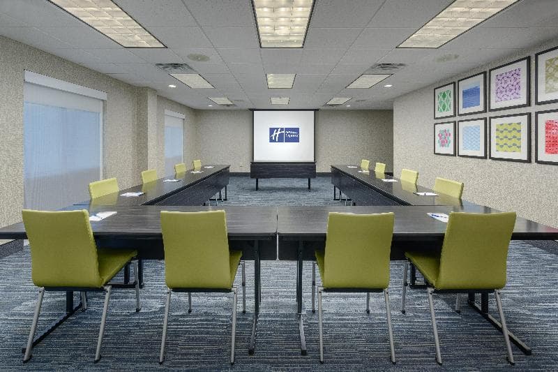 Holiday Inn Express Tullahoma 2