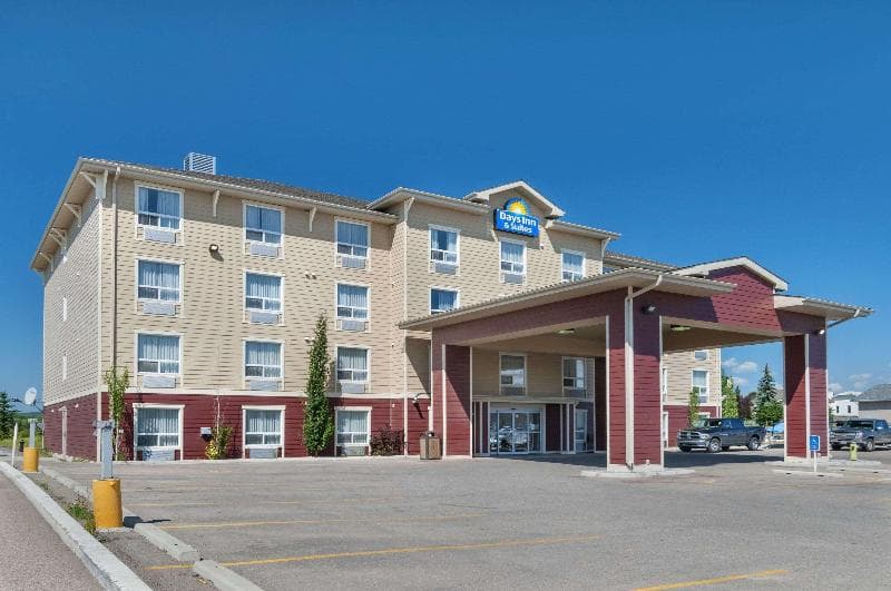 Days Inn & Suites by Wyndham Cochrane photo 1