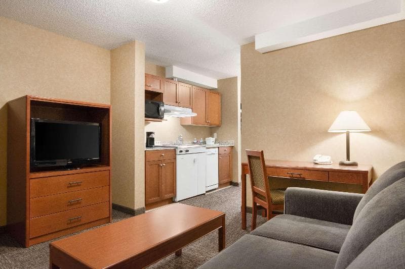 Days Inn & Suites by Wyndham Cochrane 3