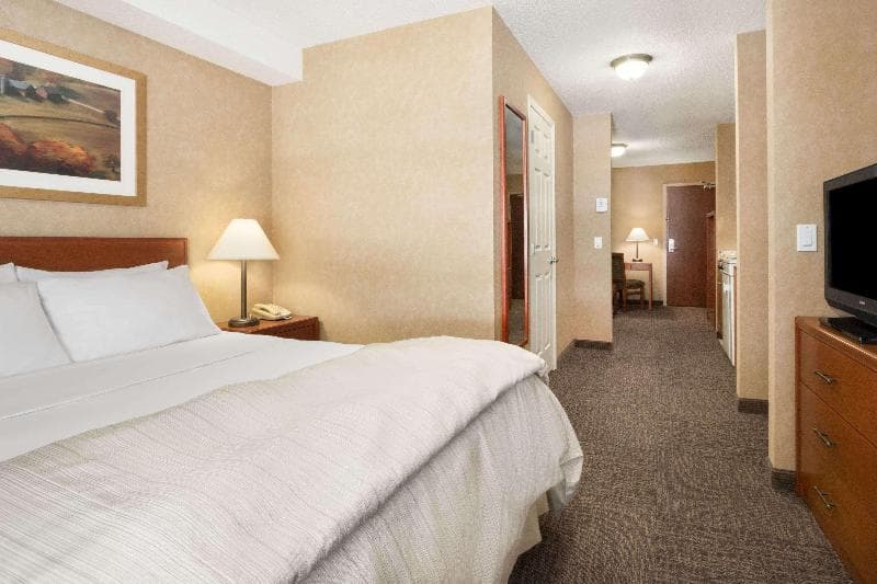 Days Inn & Suites by Wyndham Cochrane 5
