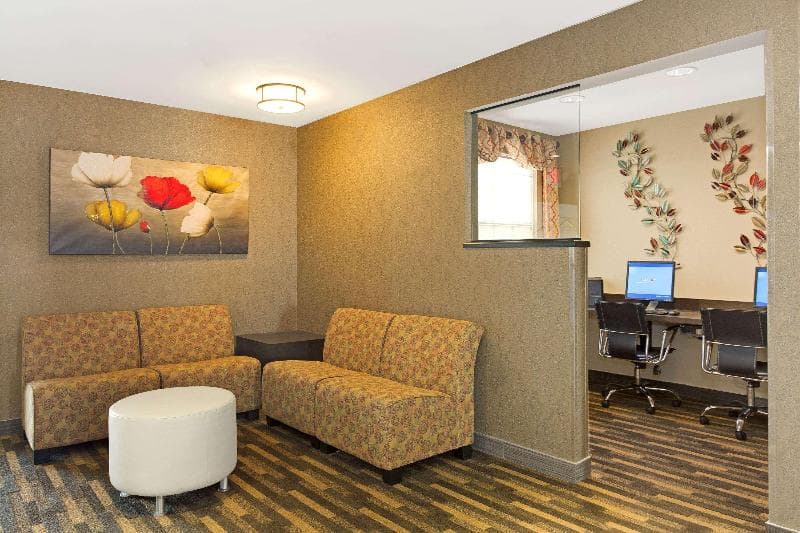 Hawthorn Suites by Wyndham Cincinnati/Sharonville 3