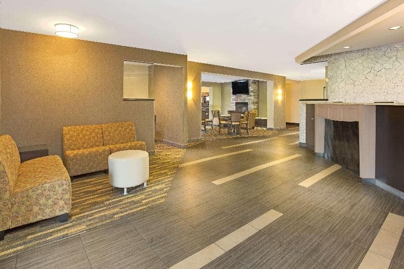 Hawthorn Suites by Wyndham Cincinnati/Sharonville 5