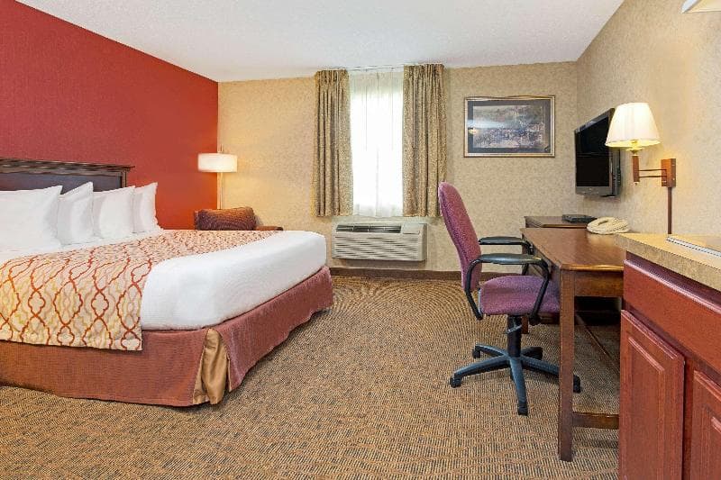 Hawthorn Suites by Wyndham Cincinnati/Sharonville 4