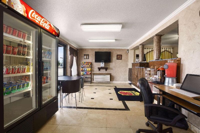 Super 8 By Wyndham Childress 5