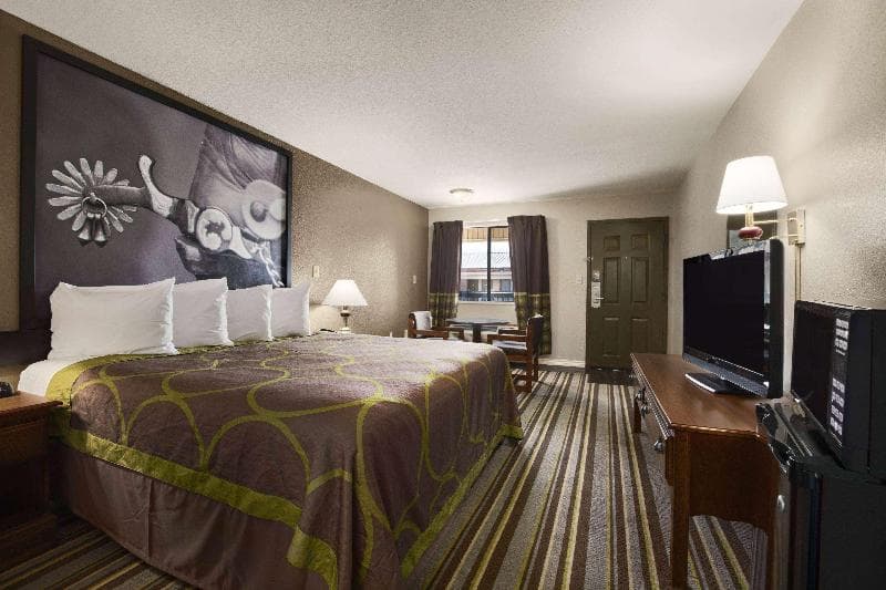 Super 8 By Wyndham Childress 3