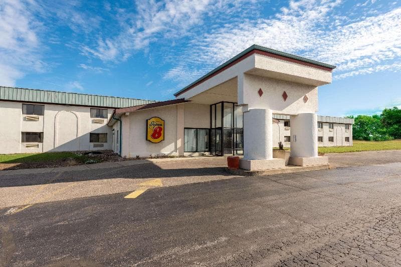 Super 8 By Wyndham Cleveland 4