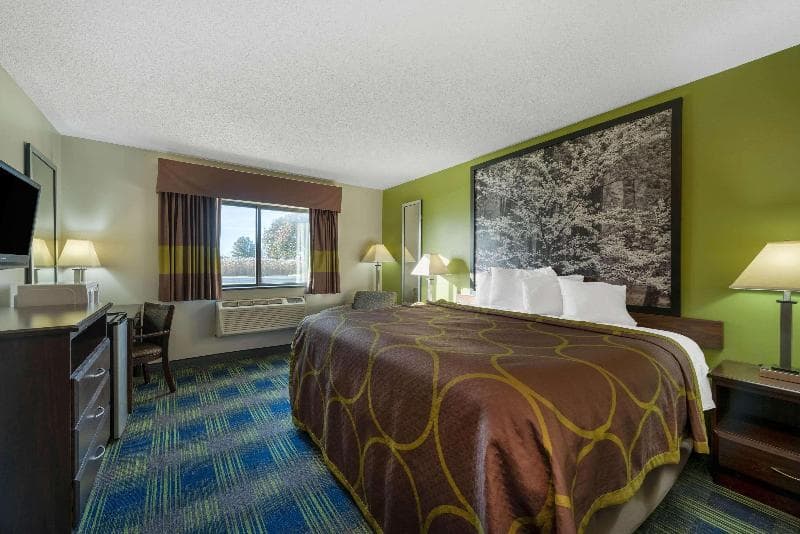 Super 8 By Wyndham Cleveland 2