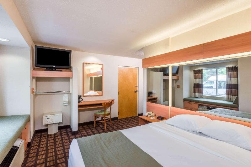 Microtel Inn & Suites by Wyndham Uncasville 2