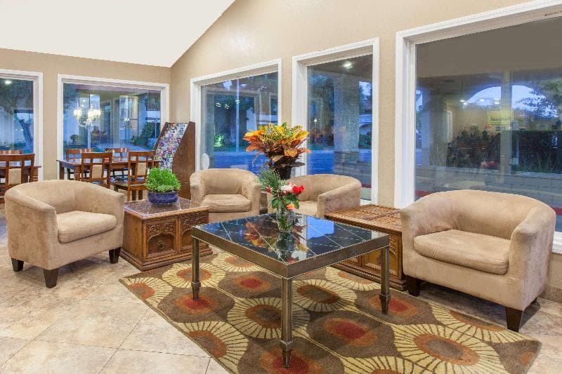 Days Inn by Wyndham Camarillo - Ventura 5