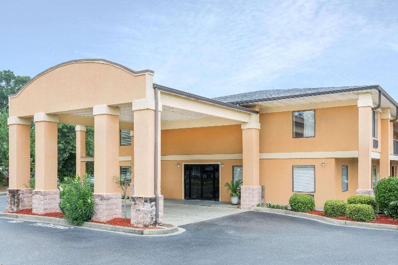 Days Inn by Wyndham North Columbia Ft. Jackson 5
