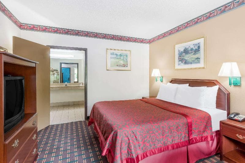 Days Inn by Wyndham North Columbia Ft. Jackson 1