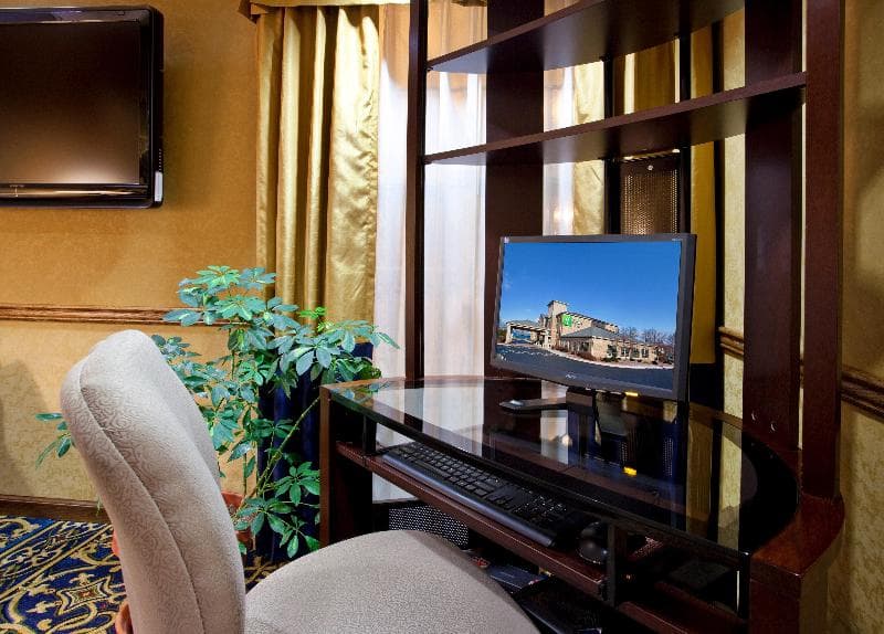 Holiday Inn Express & Suites Sunbury-Columbus Area 5
