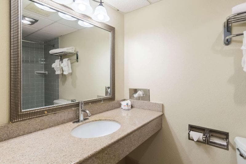Quality Inn & Suites West Chester photo 1