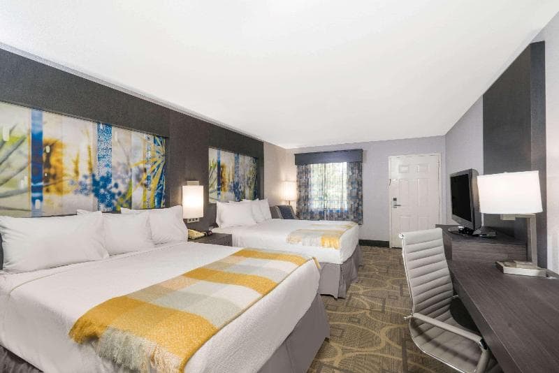 Days Inn By Wyndham Asheville Downtown North 5