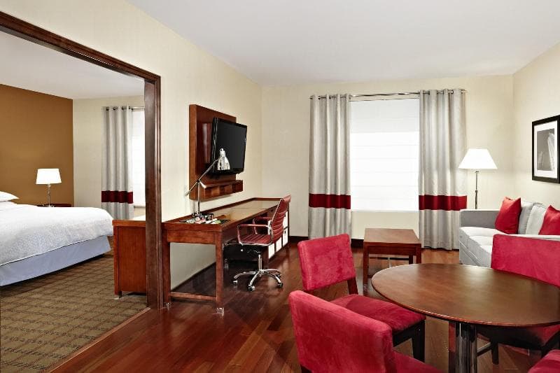Four Points By Sheraton Calgary Airport 2