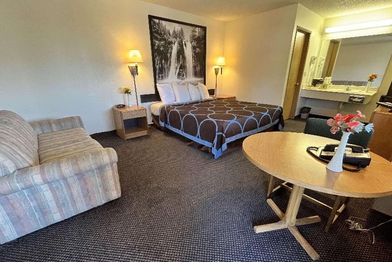 Super 8 by Wyndham Red Bluff 3